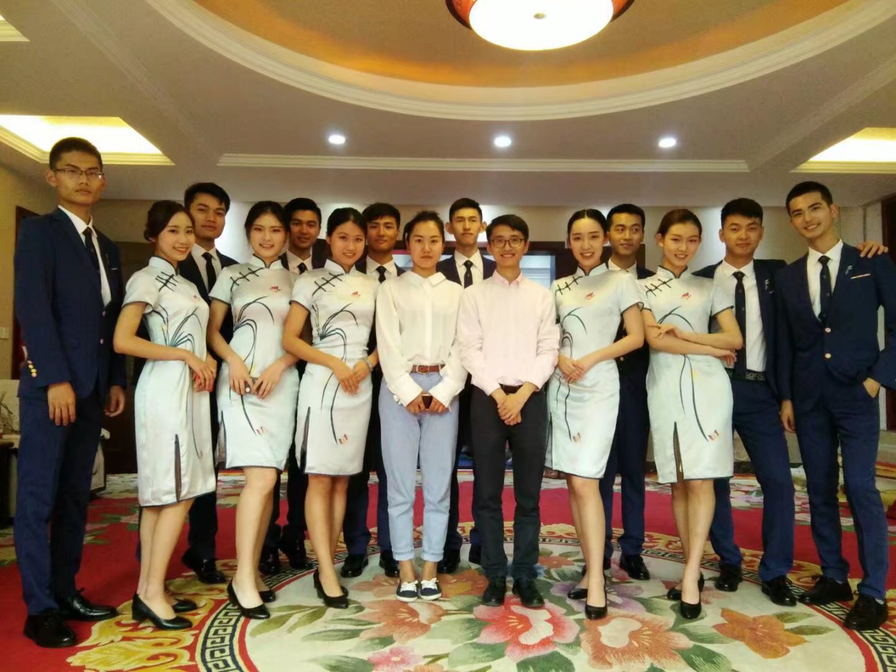 苏州圣巧依为数博会定制职业装